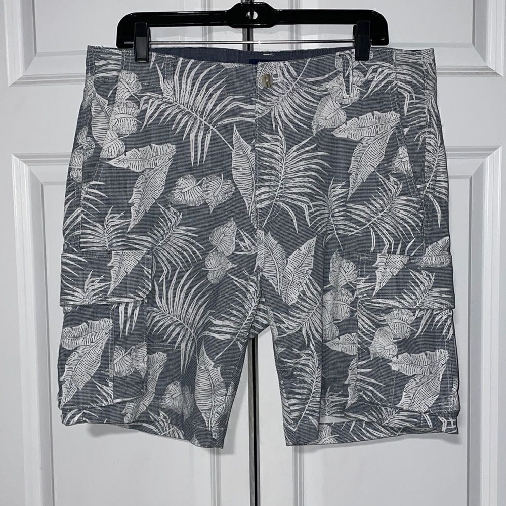 Nautica tropical cargo shorts size 33w